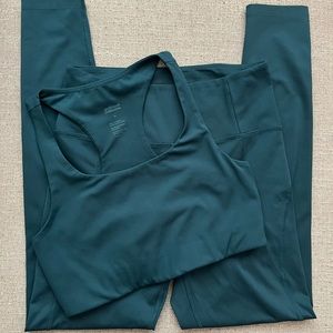 Girlfriend Collective High Compression Set